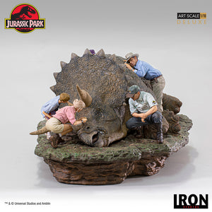 (Iron Studios) (Pre-Order) Triceratops Diorama Deluxe Art Scale 1/10 - Jurassic Park
