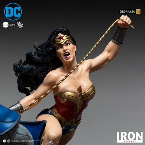 Image of (Iron Studios) Wonder Woman Vs Darkseid Diorama 1/6- DC Comics by Ivan Reis