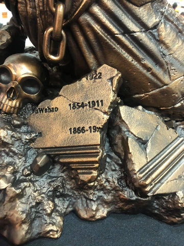Image of (XM Studios) (Pre-Order) ACME Studios Hellboy - Ver A (Colour) or Ver B (Faux Bronze) 1/4 Scale Statue - Deposit